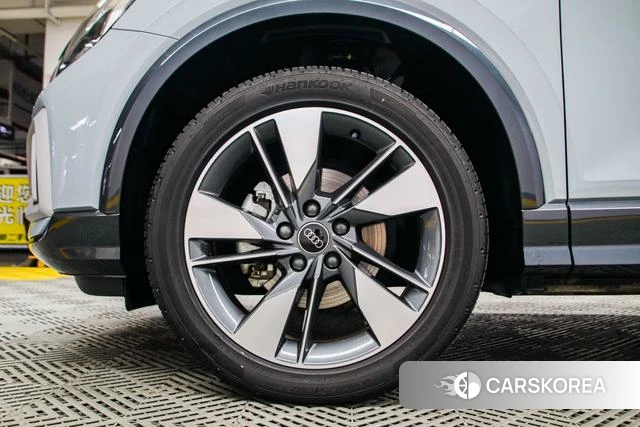 Audi Q2L 2022 Серебристо-серый из Китая, фото 3