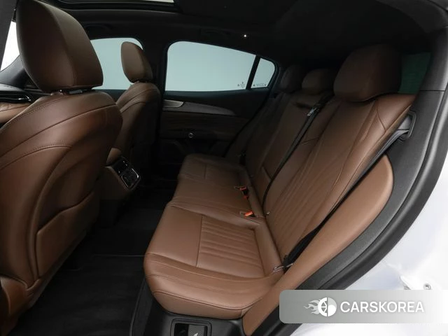 Maserati Grecale 2024 Светло-серебряный цвет из Кореи, фото 3