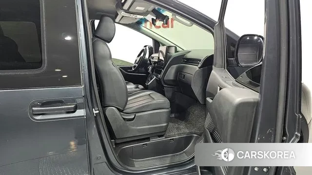 Hyundai Staria 2023 Серый из Кореи, фото 3