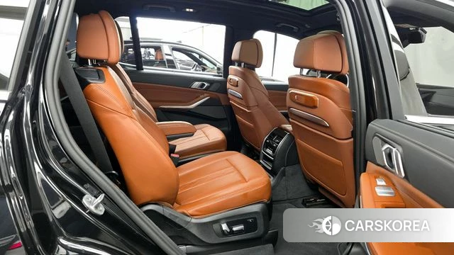 BMW X7 (G07) 2024 Черный из Кореи, фото 3