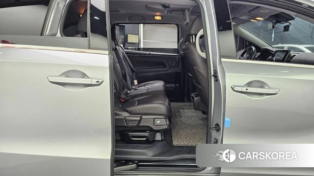 Honda Odyssey 2020 Серебристо-серый из Кореи, фото 3