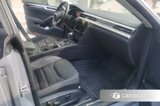 Volkswagen CC 2024 Темно-серый из Китая, фото 3