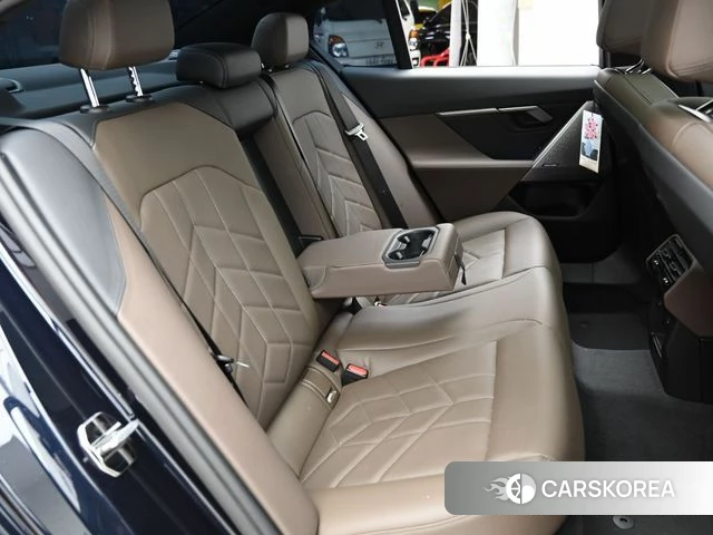 BMW 5 Series (G60) 2024 Черный из Кореи, фото 3