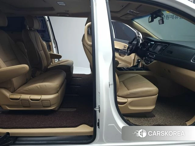 Kia All New Carnival 2018 Жемчужный цвет из Кореи, фото 3