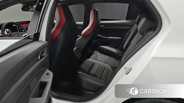 Volkswagen Golf 8th Generation 2025 Белый из Кореи, фото 3
