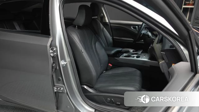 Kia K8 Hybrid 2023 Серебристо-серый из Кореи, фото 3