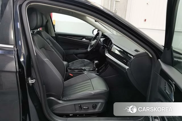 Volkswagen Passat 2023 Черный из Китая, фото 3