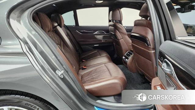 BMW 7 Series (G11) 2018 Серебристо-серый из Кореи, фото 3