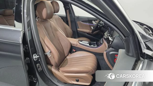 Mercedes-Benz E-Class W213 2021 Серый из Кореи, фото 3