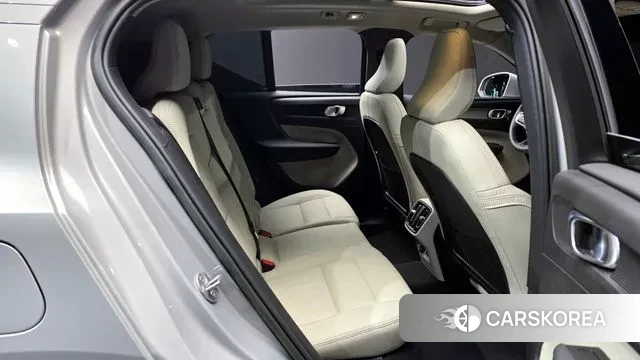 Volvo XC40 2022 Серебряный из Кореи, фото 3