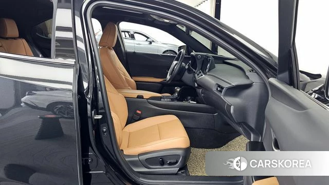 Lexus UX250h 2023 Черный из Кореи, фото 3