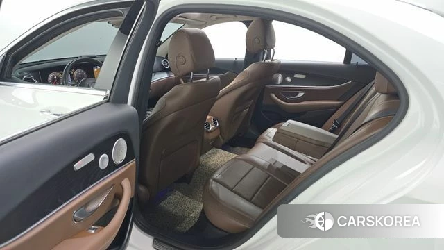 Mercedes-Benz E-Class W213 2020 Белый из Кореи, фото 3
