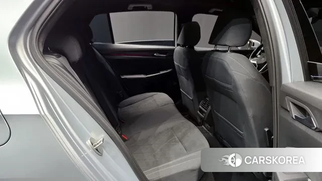 Volkswagen Golf 8th Generation 2024 Серебристо-серый из Кореи, фото 3