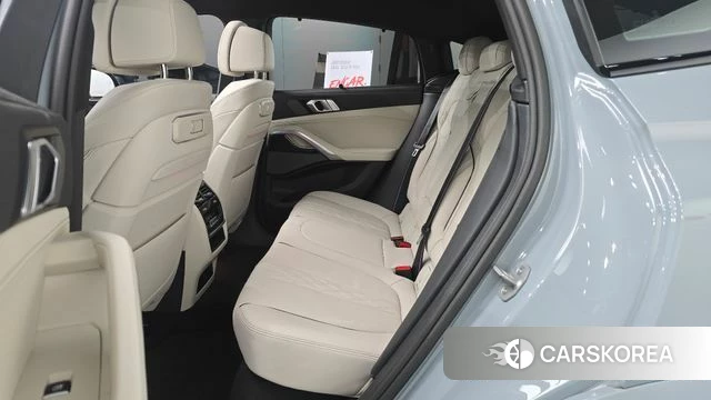 BMW X6 (G06) 2026 Светло-серебряный цвет из Кореи, фото 3