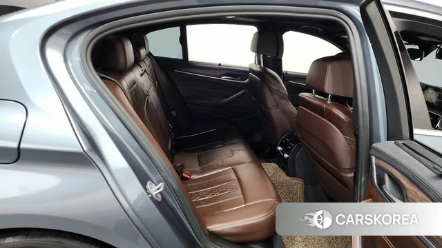 BMW 5 Series (G30) 2019 Серебристо-серый из Кореи, фото 3