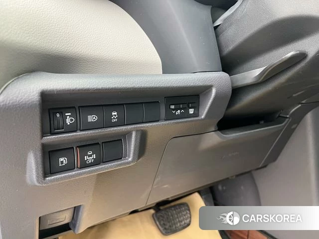 Toyota Grevia 2024 Белый из Китая, фото 3