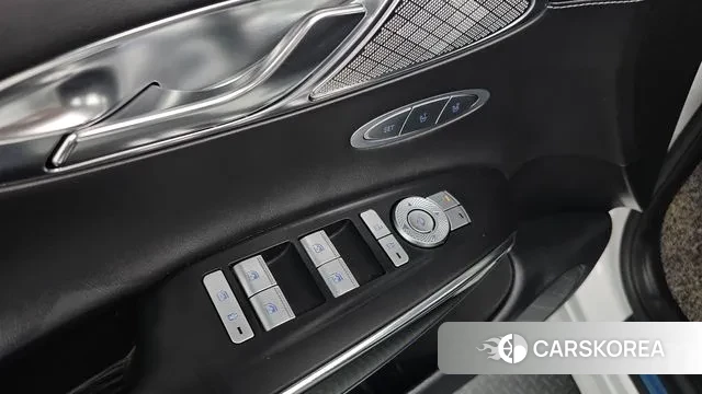 Genesis GV70 2023 Белый из Кореи, фото 3