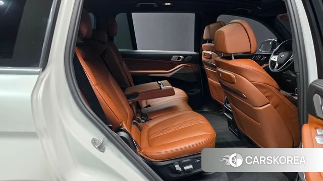 BMW X7 (G07) 2023 Белый из Кореи, фото 3