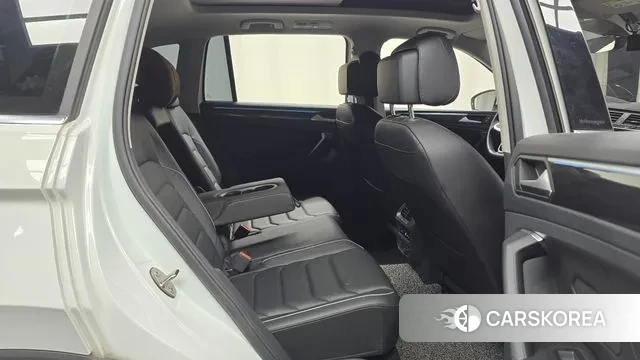 Volkswagen Tiguan second Generation 2022 Белый из Кореи, фото 3