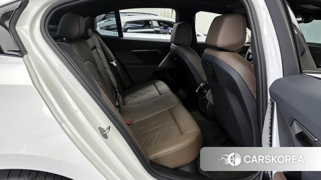 BMW 5 Series (G60) 2023 Белый из Кореи, фото 3