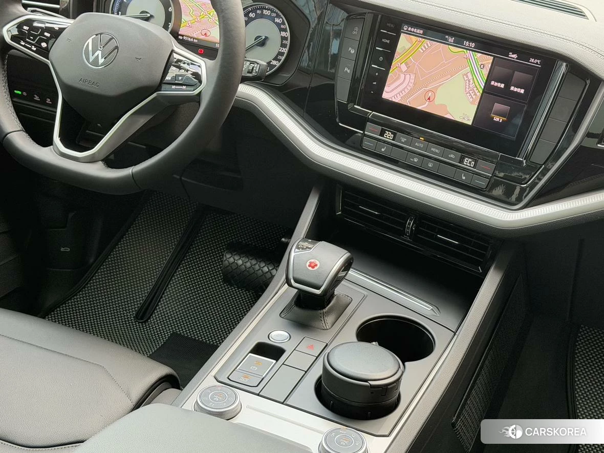 Volkswagen Touareg 2022 Черный из Китая, фото 3