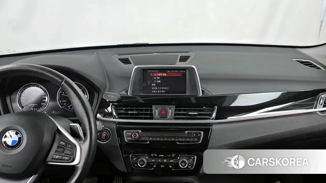 BMW X1 (F48) 2018 Серебряный из Кореи, фото 3