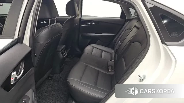 Kia The New K3 2nd generation 2023 Белый из Кореи, фото 3