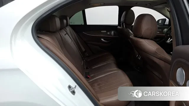 Mercedes-Benz E-Class W213 2020 Белый из Кореи, фото 3