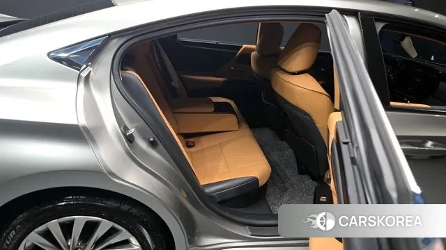 Lexus ES300h 7th generation 2023 Песочный из Кореи, фото 3