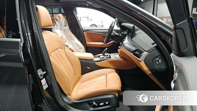 BMW 5 Series (G30) 2023 Серый из Кореи, фото 3