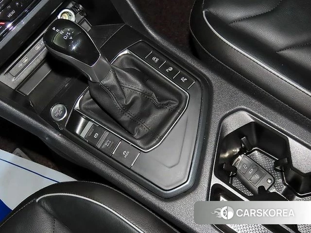 Volkswagen Tiguan second Generation 2022 Белый из Кореи, фото 3