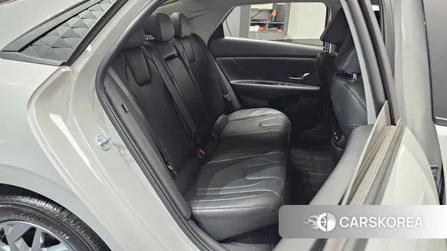 Hyundai The New Avante Hybrid (CN7) 2023 Серебристо-серый из Кореи, фото 3