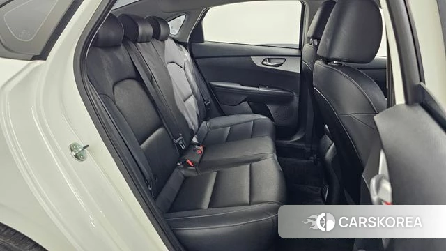 Kia The New K3 2nd generation 2022 Белый из Кореи, фото 3
