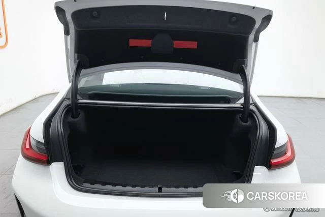 BMW 3 series 2024 Белый из Китая, фото 3