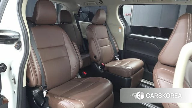 Toyota Sienna 2018 Белый из Кореи, фото 3