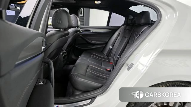 BMW 5 Series (G30) 2018 Белый из Кореи, фото 3