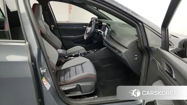 Volkswagen Golf 8th Generation 2024 Серый из Кореи, фото 3