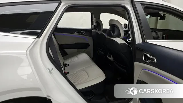 Kia Sportage 5th Generation Hybrid 2022 Белый из Кореи, фото 3