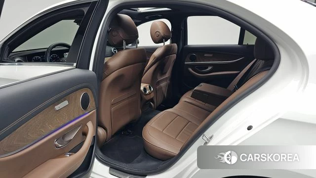 Mercedes-Benz E-Class W213 2022 Белый из Кореи, фото 3