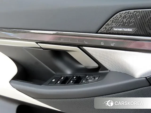 BMW 5 Series (G60) 2025 Белый из Кореи, фото 3