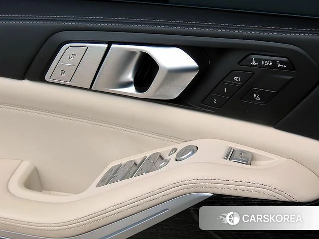 BMW X7 (G07) 2021 Черный из Кореи, фото 3