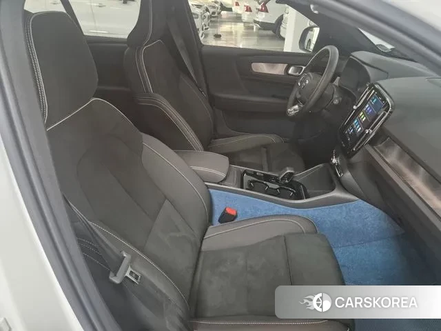 Volvo XC40 Richards 2024 Белый из Кореи, фото 3