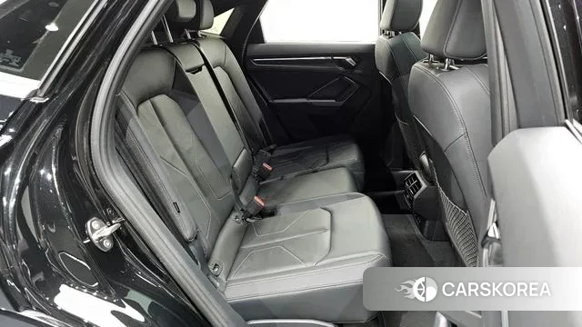 Audi Q3 (F3) 2023 Черный из Кореи, фото 3