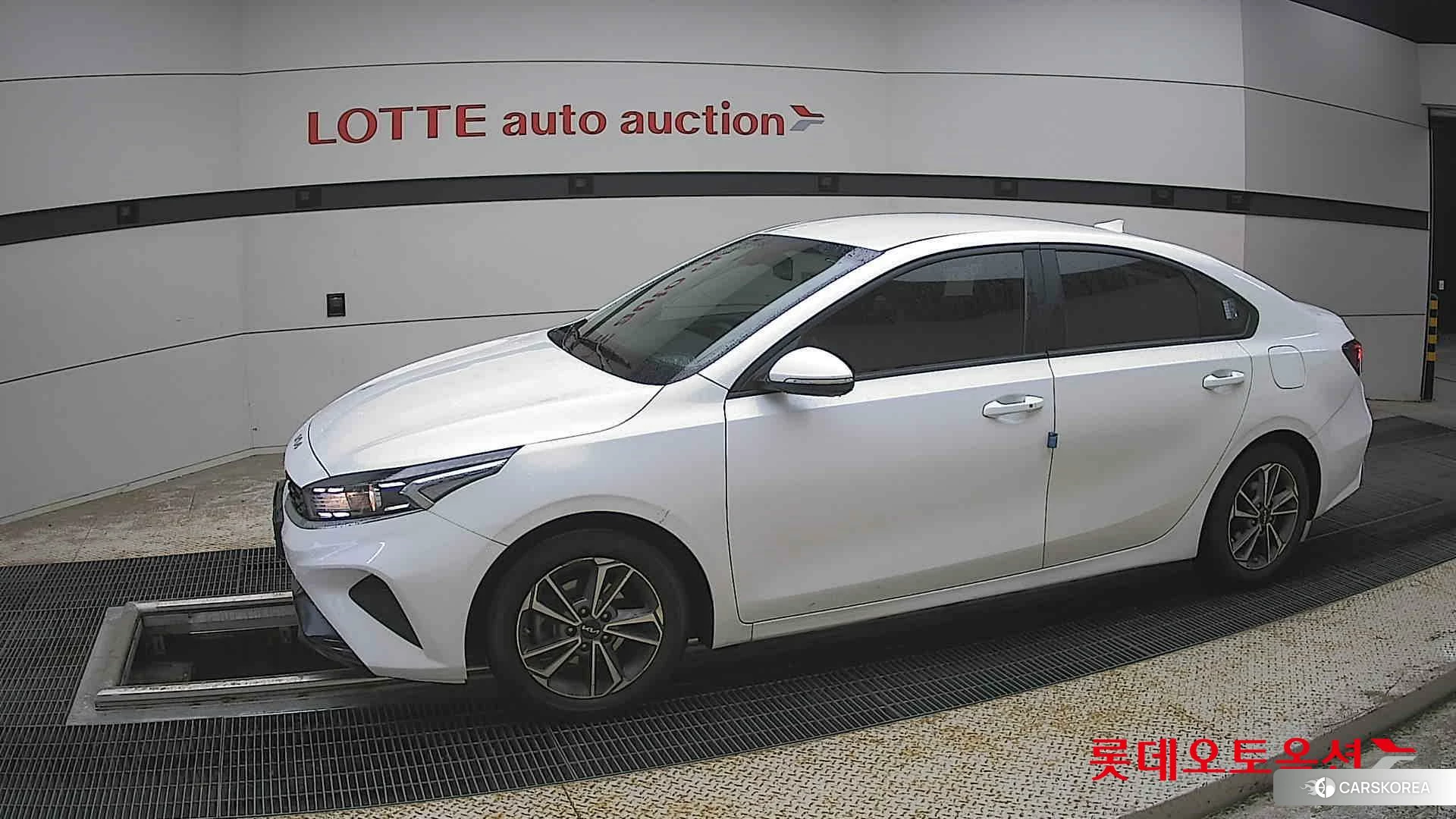 Kia K3 2022 Белый из Кореи, фото 3