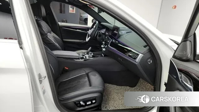 BMW 5 Series (G30) 2022 Белый из Кореи, фото 3