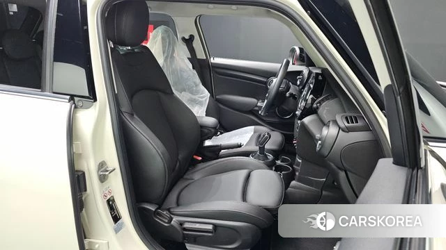 Mini Cooper 2021 Жемчужный цвет из Кореи, фото 3