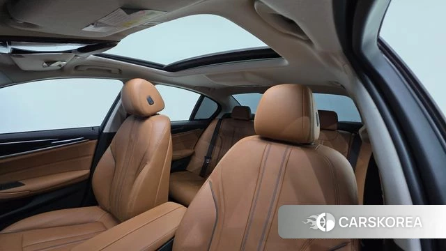 BMW 5 Series (G30) 2018 Светло-серебряный цвет из Кореи, фото 3