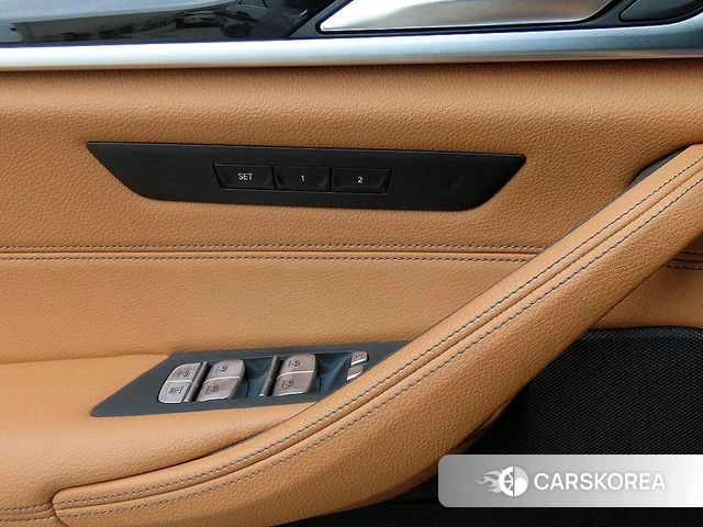BMW 5 Series (G30) 2022 Черный из Кореи, фото 3