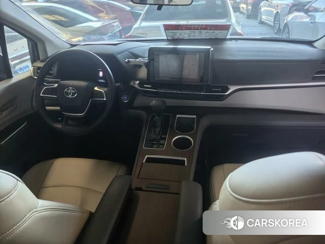 Toyota Saina 2022 Белый из Китая, фото 3