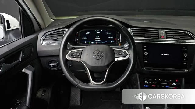 Volkswagen Tiguan second Generation 2021 Белый из Кореи, фото 3